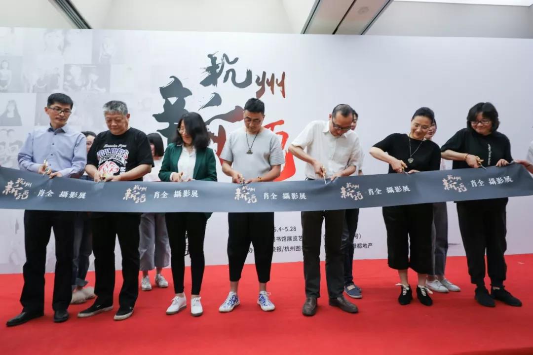 时隔一载，，，，，美好再续，，，，，bb贝博艾弗森官方网站地产&amp;amp;肖全荆门新面庞摄影展温情启幕